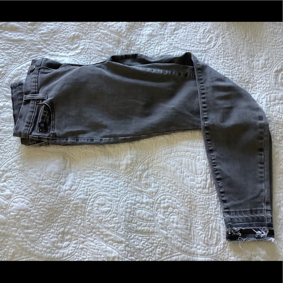 Rachel Skinny Jeans - Midrise with torn hem - Picture 4 of 5